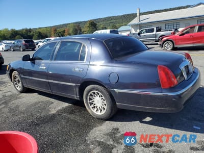 Drugie zdjęcie samochodu z przodu: 2000 LINCOLN TOWN CAR SIGNATURE VIN:1LNHM82W2YY815736 - miniatura