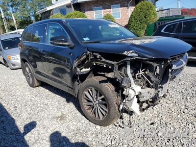 Czwarte zdjęcie samochodu z boku: 2019 TOYOTA HIGHLANDER SE VIN:5TDJZRFH8KS996885 - miniatura