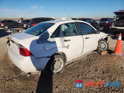 Trzecie zdjęcie samochodu z tyłu: 2005 FORD FOCUS ZX4 VIN:1FAFP34N05W290649 - miniatura