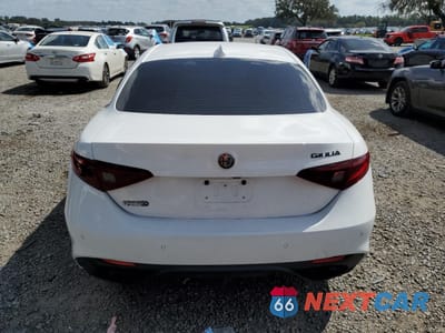 Zdjęcie 6 z 13 samochodu: 2020 ALFA ROMEO GIULIA VIN:ZARFAMAN6L7626212 - miniatura