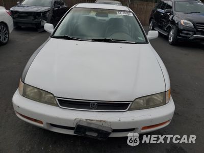 Piąte zdjęcie samochodu w środku: 1997 HONDA ACCORD LX VIN:1HGCD5636VA093013 - miniatura