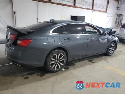 Trzecie zdjęcie samochodu z tyłu: 2021 CHEVROLET MALIBU RS VIN:1G1ZG5ST8MF061759 - miniatura