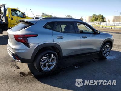 Trzecie zdjęcie samochodu z tyłu: 2025 CHEVROLET TRAX 1LT VIN:KL77LHEPXSC319723 - miniatura
