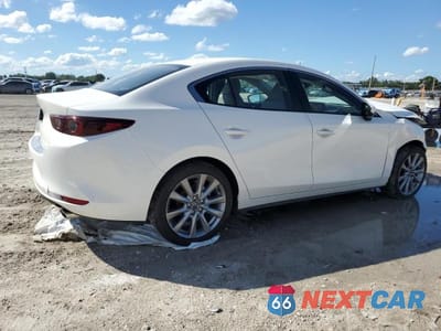 Trzecie zdjęcie samochodu z tyłu: 2025 MAZDA 3 PREFERRED VIN:JM1BPACM3S1779139 - miniatura