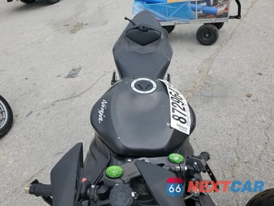 Piąte zdjęcie samochodu w środku: 2015 KAWASAKI ZX636 E VIN:JKBZXJE1XFA015737 - miniatura