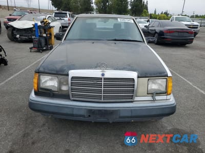 Piąte zdjęcie samochodu w środku: 1993 MERCEDES-BENZ 300 E VIN:WDBEA32E5PB994476 - miniatura
