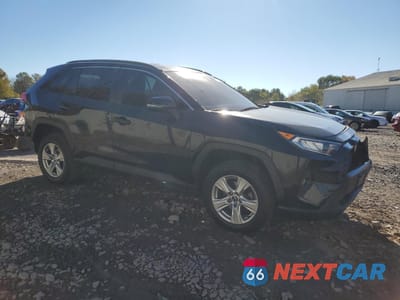 Czwarte zdjęcie samochodu z boku: 2021 TOYOTA RAV4 XLE VIN:2T3P1RFV7MW155388 - miniatura