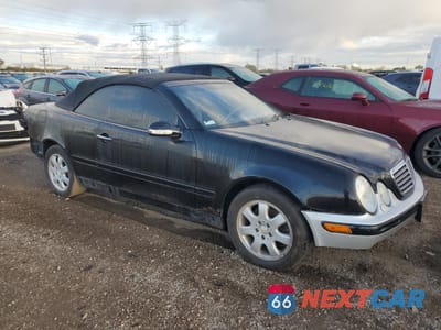 Czwarte zdjęcie samochodu z boku: 2002 MERCEDES-BENZ CLK 320 VIN:WDBLK65G91T055253 - miniatura
