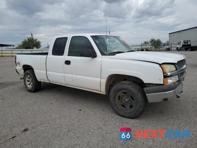Czwarte zdjęcie samochodu z boku: 2004 CHEVROLET SILVERADO K1500 VIN:1GCEK19V24E314424 - miniatura