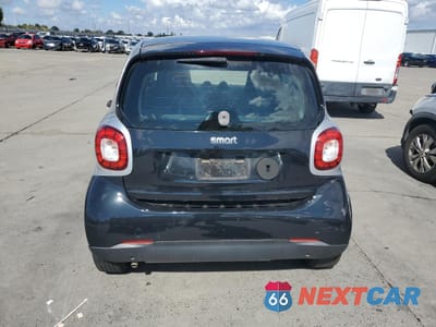 Zdjęcie 6 z 13 samochodu: 2016 SMART FORTWO VIN:WMEFJ5DA3GK073788 - miniatura