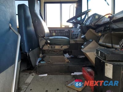Piąte zdjęcie samochodu w środku: 2005 THOMAS SAF-T-LINER C2 - SCHOOL BUS VIN:4UZAAXCS15CU88075 - miniatura