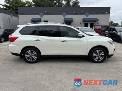 Zdjęcie 13 z 15 samochodu: 2017 NISSAN PATHFINDER S VIN:5N1DR2MM1HC627750 - miniatura