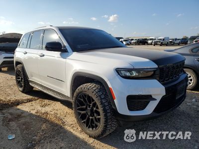 Czwarte zdjęcie samochodu z boku: 2023 JEEP GRAND CHEROKEE LAREDO VIN:1C4RJHAG5PC659005 - miniatura