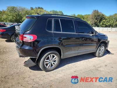 Trzecie zdjęcie samochodu z tyłu: 2015 VOLKSWAGEN TIGUAN S VIN:WVGAV7AX3FW551857 - miniatura