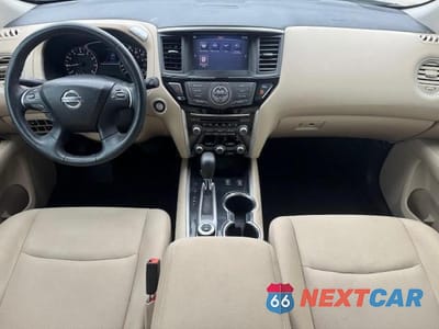 Zdjęcie 8 z 15 samochodu: 2017 NISSAN PATHFINDER S VIN:5N1DR2MM1HC627750 - miniatura