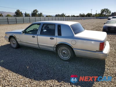 Drugie zdjęcie samochodu z przodu: 1997 LINCOLN TOWN CAR EXECUTIVE VIN:1LNLM81W2VY715658 - miniatura