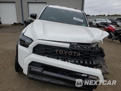 Piąte zdjęcie samochodu w środku: 2025 TOYOTA 4RUNNER SR5 VIN:JTEVA5BR1S5023168 - miniatura