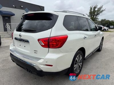 Trzecie zdjęcie samochodu z tyłu: 2017 NISSAN PATHFINDER S VIN:5N1DR2MM1HC627750 - miniatura
