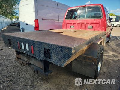 Trzecie zdjęcie samochodu z tyłu: 2002 FORD F550 SUPER DUTY VIN:1FDAX57FX2ED52771 - miniatura