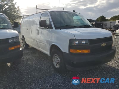 Czwarte zdjęcie samochodu z boku: 2021 CHEVROLET EXPRESS G2500 VIN:1GCWGBFP5M1230641 - miniatura