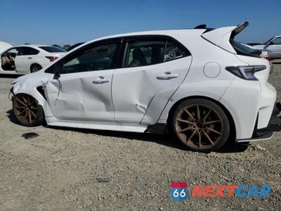 Drugie zdjęcie samochodu z przodu: 2023 TOYOTA GR COROLLA CORE VIN:JTNABAAE0PA004094 - miniatura
