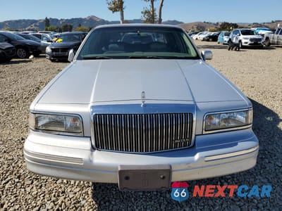 Piąte zdjęcie samochodu w środku: 1997 LINCOLN TOWN CAR EXECUTIVE VIN:1LNLM81W2VY715658 - miniatura