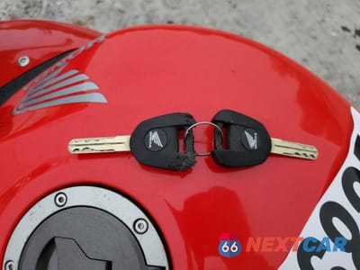 Zdjęcie 8 z 9 samochodu: 2014 HONDA CBR650 F VIN:MLHRC7407E5000277 - miniatura