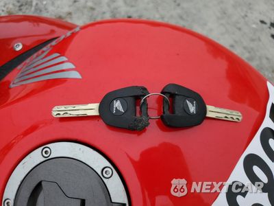 Zdjęcie 8 z 9 samochodu: 2014 HONDA CBR650 F VIN:MLHRC7407E5000277 - miniatura