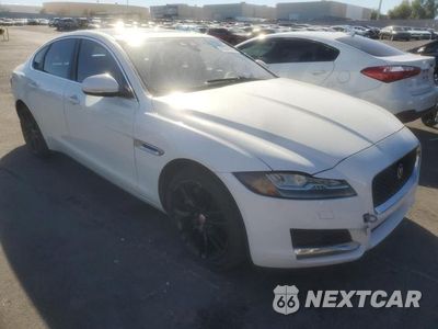 Czwarte zdjęcie samochodu z boku: 2016 JAGUAR XF PRESTIGE VIN:SAJBE4BV8GCY13557 - miniatura