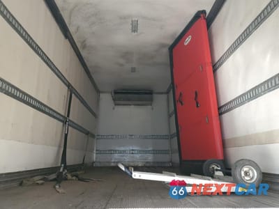 Zdjęcie 10 z 13 samochodu: 2019 ISUZU FTR REFRIGERATED BOX TRUCK VIN:54DK6S162KSG00238 - miniatura