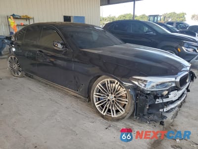 Czwarte zdjęcie samochodu z boku: 2019 BMW M550XI VIN:WBAJB9C50KB464629 - miniatura