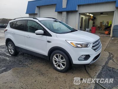 Czwarte zdjęcie samochodu z boku: 2018 FORD ESCAPE SE VIN:1FMCU9GD5JUC76985 - miniatura