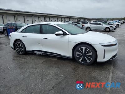 Czwarte zdjęcie samochodu z boku: 2025 LUCID MOTORS AIR TOURING VIN:50EA1TEA9SA041403 - miniatura