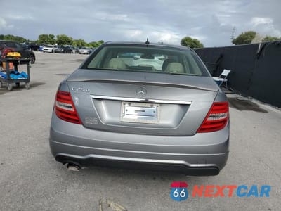 Zdjęcie 6 z 12 samochodu: 2014 MERCEDES-BENZ C 250 VIN:WDDGF4HBXEA932708 - miniatura