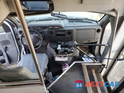 Piąte zdjęcie samochodu w środku: 2009 FORD ECONOLINE E350 SUPER DUTY CUTAWAY VAN VIN:1FDEE35S39DA03270 - miniatura