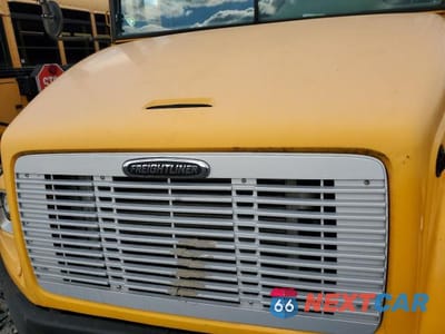 Zdjęcie 7 z 10 samochodu: 2005 THOMAS SAF-T-LINER C2 - SCHOOL BUS VIN:4UZAAXCS95CU88079 - miniatura