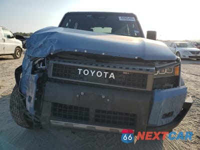 Piąte zdjęcie samochodu w środku: 2025 TOYOTA LAND CRUISER BASE VIN:JTEABFAJ5SK019543 - miniatura