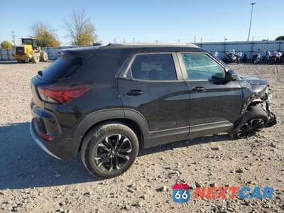 Trzecie zdjęcie samochodu z tyłu: 2022 CHEVROLET TRAILBLAZER LT VIN:KL79MPSL6NB047781 - miniatura