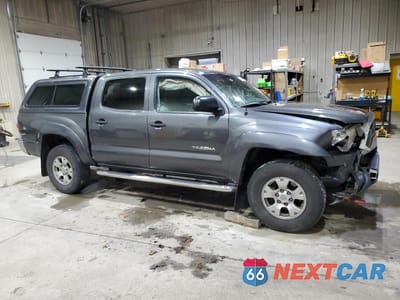 Czwarte zdjęcie samochodu z boku: 2015 TOYOTA TACOMA V6 VIN:3TMLU4EN1FM170175 - miniatura