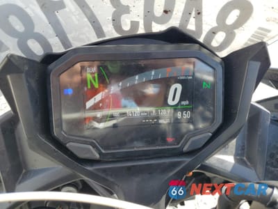 Zdjęcie 7 z 10 samochodu: 2022 KAWASAKI EX650 N VIN:ML5EXEN10NDA72443 - miniatura