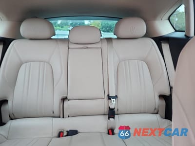 Zdjęcie 10 z 14 samochodu: 2017 MASERATI LEVANTE VIN:ZN661XUA7HX245530 - miniatura
