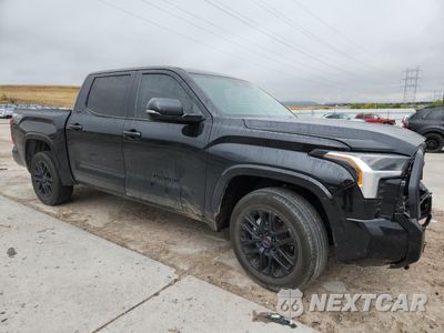 Czwarte zdjęcie samochodu z boku: 2024 TOYOTA TUNDRA CREWMAX SR VIN:5TFLA5DB3RX188441 - miniatura