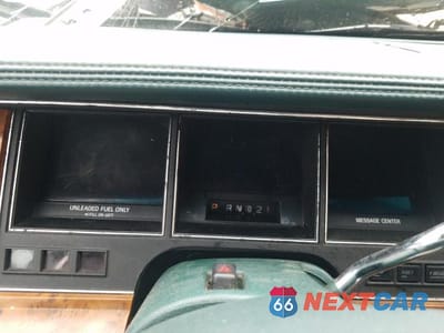 Zdjęcie 9 z 11 samochodu: 1994 LINCOLN TOWN CAR EXECUTIVE VIN:1LNLM81W9RY665394 - miniatura
