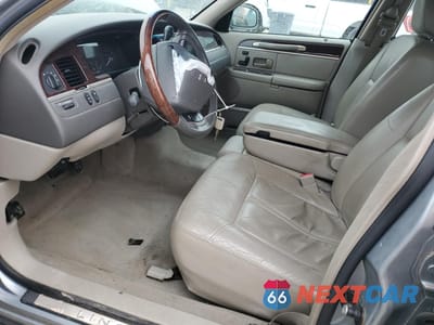 Zdjęcie 7 z 14 samochodu: 2006 LINCOLN TOWN CAR SIGNATURE LIMITED VIN:1LNHM82V46Y649756 - miniatura
