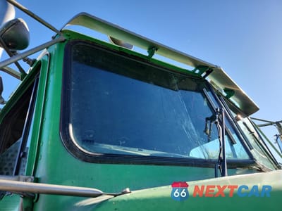 Zdjęcie 9 z 10 samochodu: 1999 KENWORTH W900 SEMI TRUCK VIN:1XKWD69X4XR812226 - miniatura