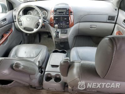 Zdjęcie 8 z 13 samochodu: 2004 TOYOTA SIENNA XLE VIN:5TDBA22C54S024967 - miniatura