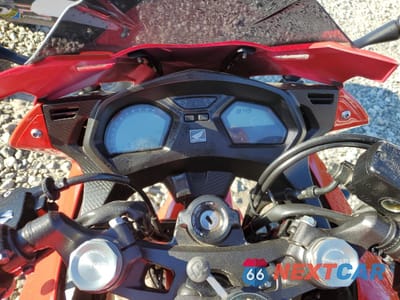 Zdjęcie 7 z 8 samochodu: 2018 HONDA CBR650 FA VIN:MLHRC7450J5400090 - miniatura