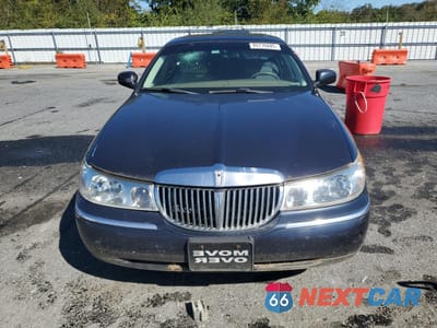 Piąte zdjęcie samochodu w środku: 2000 LINCOLN TOWN CAR SIGNATURE VIN:1LNHM82W2YY815736 - miniatura