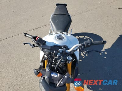 Piąte zdjęcie samochodu w środku: 2015 YAMAHA FZ09 VIN:JYARN33E4FA005878 - miniatura