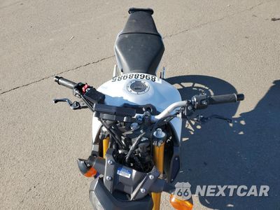 Piąte zdjęcie samochodu w środku: 2015 YAMAHA FZ09 VIN:JYARN33E4FA005878 - miniatura